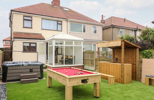 71 NUTTER ROAD, pet friendly, country holiday cottage in Cleveleys