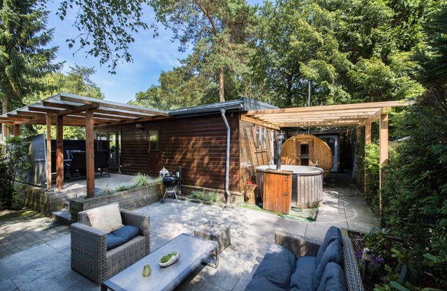 78 sqm Luxury Forest Chalet with Wellness