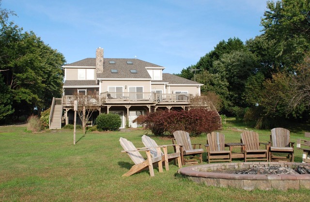 7BR wf,hot tub,beach,kayaks,public side,pets, August special-book 2; get 1 free