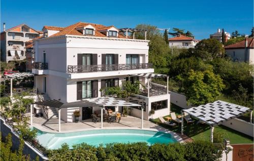 8 Bedroom Gorgeous Home In Zadar