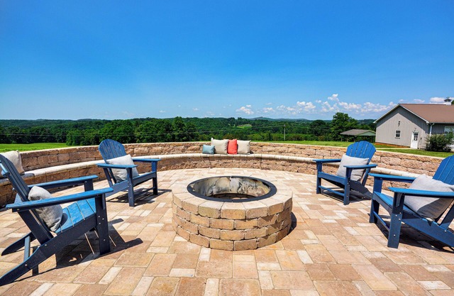 8 Mi to Dtwn Mt Airy: Mtn-View North Carolina Home