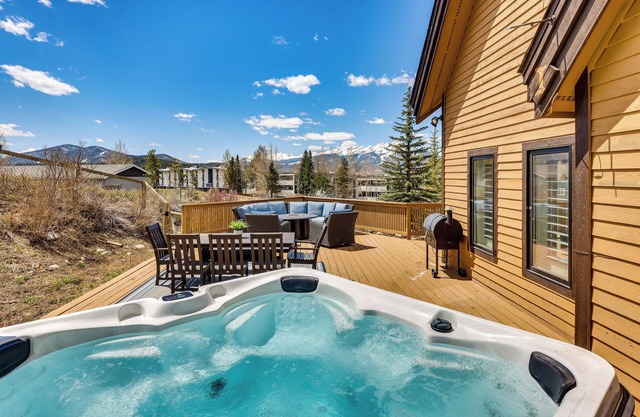 8 Mi to Keystone: Home w/Hot Tub in Dillon