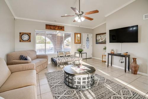 8 Mi to State Farm Stadium Glendale Home with Grill