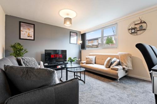 8Guests-3BR-Parking-FamilyFriendly-NearAirport