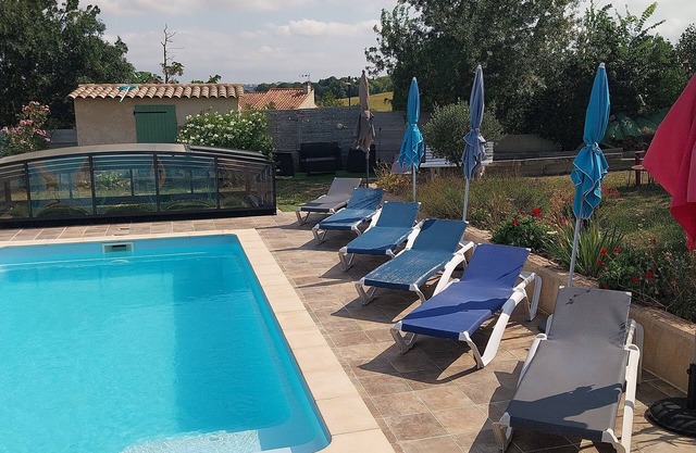 9/10-PERSON GITE IN THE COUNTRYSIDE