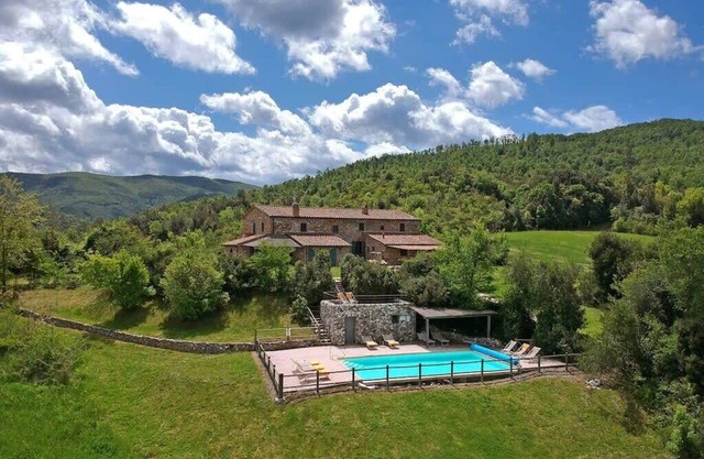 9 bedroom Tuscany villa