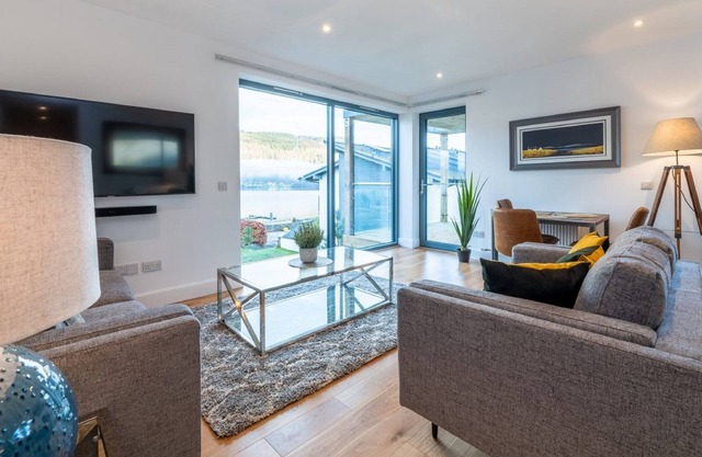 9 Loch View luxury loch views
