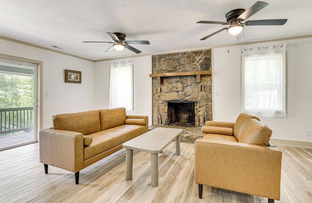 9 Mi to Dtwn Murphy: Secluded Tri-State Stay!