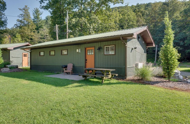 9 Mi to Worlds End State Park: Cabin in Hillsgrove