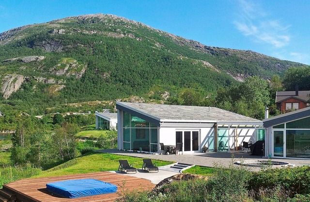 9 person holiday home in Inndyr