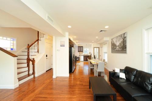 988 - 2 4BR Boston Cozy Getaway near Geneva Cliffs