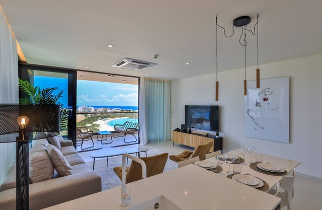 A-1303 Wonderful 2 bedroom apartment right in front of Mullet Bay Beach