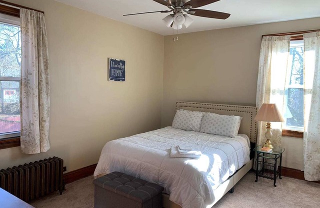 A#2 Executive 1BRApartment Prime Location Near Hospitals Downtown & Universities