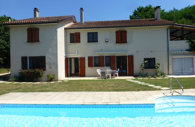 A beautiful private 2 bedroomed apartment with pool in stunning countryside