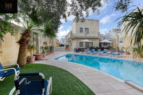 A beautiful 4BR villa with private pool & deck by 360 Estates