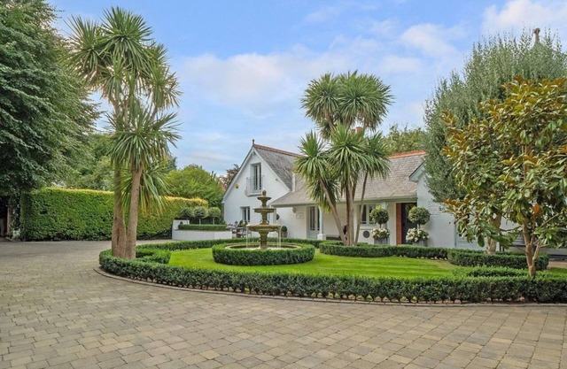 A beautifully presented private home with tranquil gardens, close to Windsor