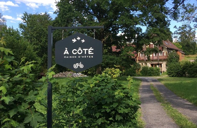 A Côté