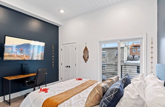 °A/C°Self Check-In°Smart TV°Balcony°Full Kitchen