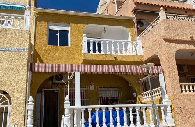 A charming 2 bedroom, 2 bathroom property on 2 levels.