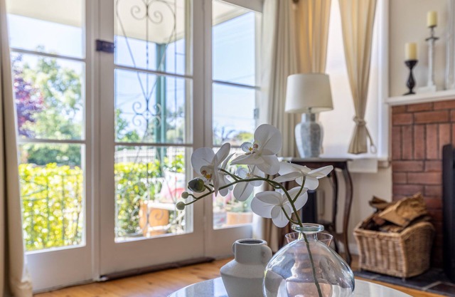 A charming Cottage Home located just a short walk from Dubbo CBD.