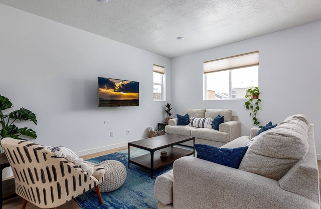 A clean, modern home- quick drive to ski resorts!