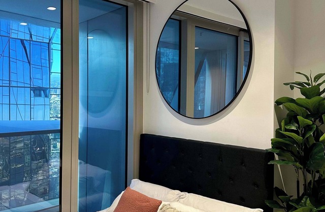 A Comfy Apt Next to Southern Cross