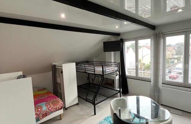 A Complete House Furnished near PARIS - 20 p.
