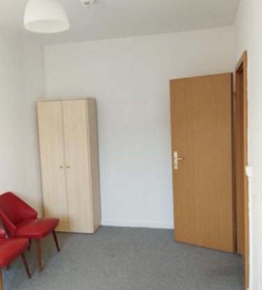 A Cosy and Bright Room with good lighting