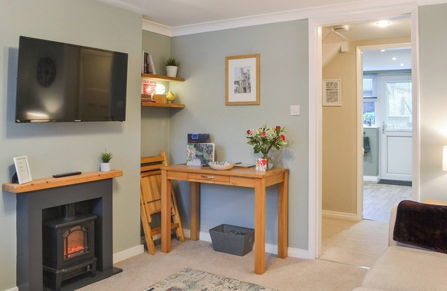 A cosy mid terrace dog friendly cottage in the heart of the village.