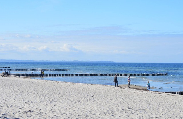 A few kilometers from the Baltic Sea coast awaits you this cozy terraced house in Stove.