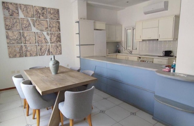 A few steps from Gribovo beach and a 2-minute walk from Psani beach. n