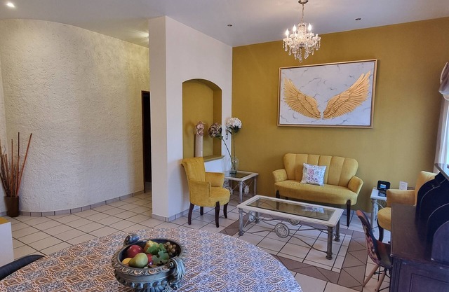 A few steps from the Cathedral. Very safe and centrally located. 300Mb WiFi with parking.