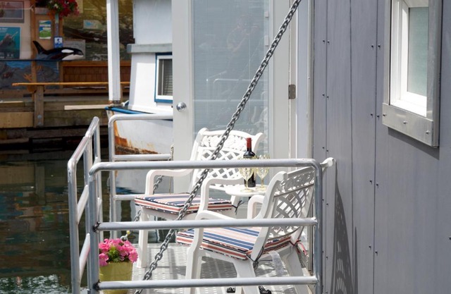 A Float Home B&B in Fisherman’s Wharf