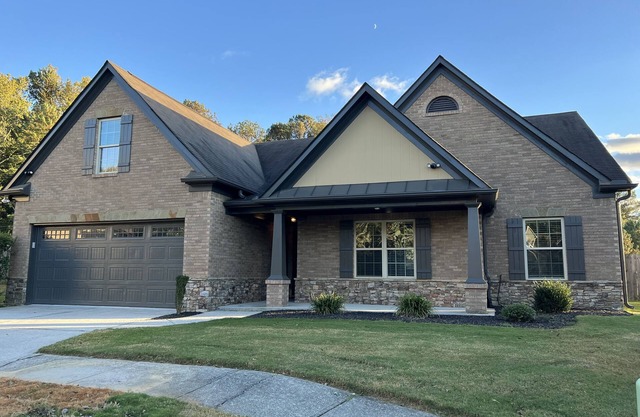 A Luxurious, Newly Renovated Ranch (2012 sqft)