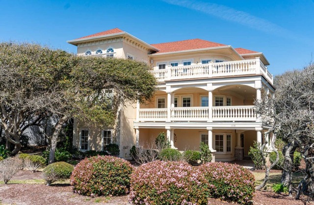 A Paradise Found, Almost Oceanfront House in Pine Knoll Shores, NC!