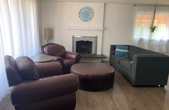 A Peaceful Retreat close to a lake, walking paths, golf, shopping and hospital.