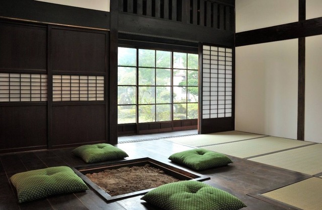 A quaint space renovated from a 120yearold folk / Chino Nagano