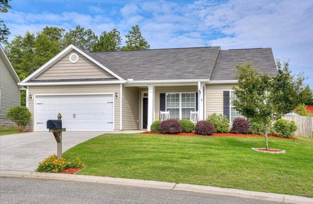 A quiet place to relax, yet close to everything. Minutes from downtown.