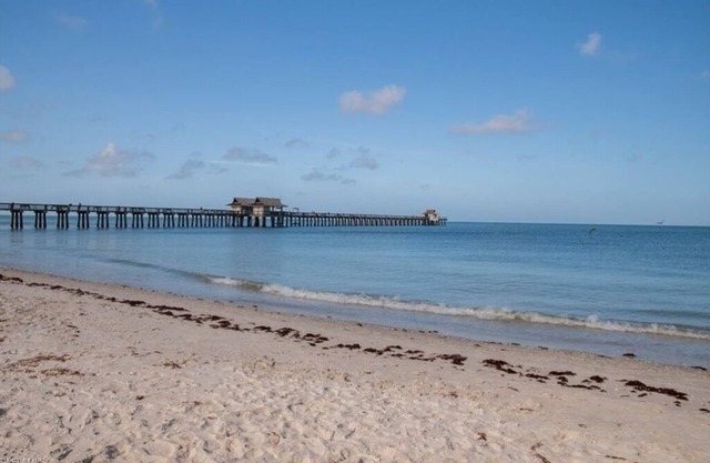 A resort property with plenty of amenities and close to downtown Naples