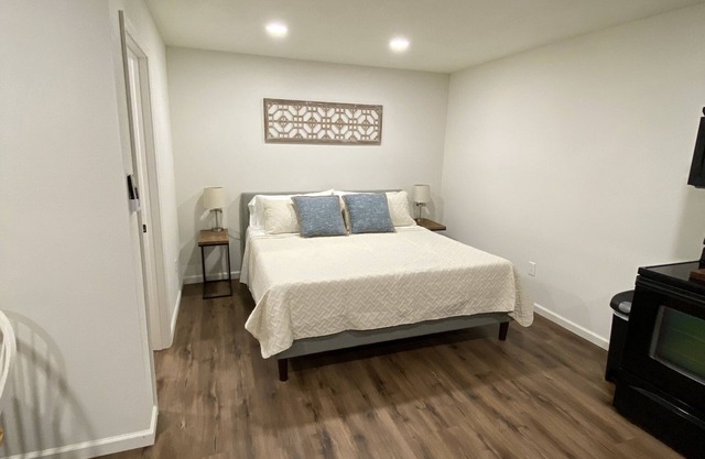 A step off Sunderland, Cozy quiet 2 bed suite.