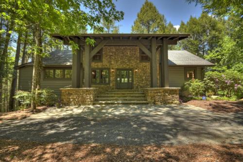 A Stoney River - Luxurious Cherry Log Riverfront Cabin - Hot Tub, Game Room, Multiple Decks, Views of Ellijay River, Goose Islan
