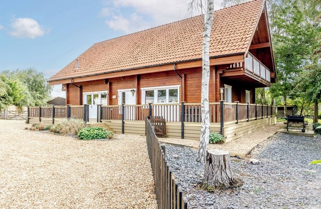 A stunning four bed lodge with four full en-suite bathrooms with lake views.