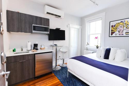 A Stylish Stay w/a Queen Bed, Heated Floors. #36
