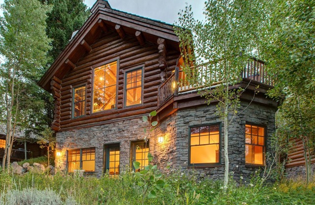 Abode at Moosehead Cabin | 2 Minute Walk to Teton Village!