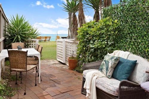 Absolute Beachfront 2BR Pet-Friendly Terrace - The Coachhouse