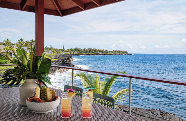 Absolute Oceanfront Gorgeous views 2-bedroom house with Air Conditioning!