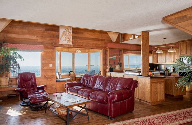 Access to the North Coast - Columbia River, Baker Bay, Pacific Ocean = Paradise