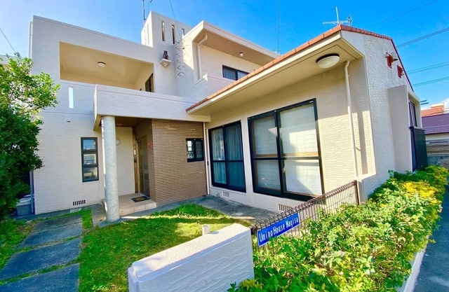 Accommodates up to 11 people Detached house in p/Nanjo Okinawa