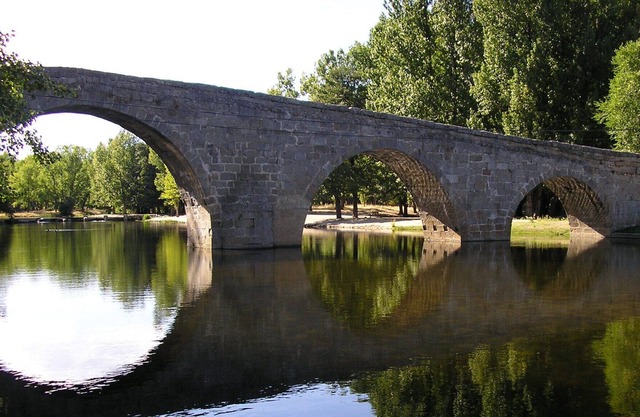 Accommodations in Navaluenga for 4 or 5 people