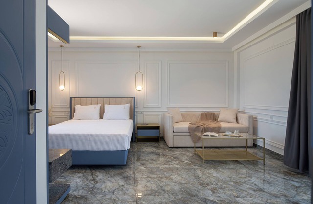 Acropol Golden Suites